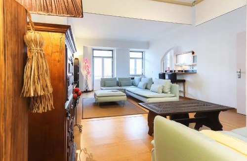 Santa Isabel Apartment | Rato Elegant by Homing