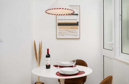 Sao Jose Apartment | RC - Air-Conditioned - Beautifully Designed Apartment in the Heart of Lisbon, Bright, Stylish and Exceptionally Located