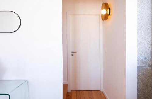 Monserrate Apartment | Riverfront Stylish Apartment - waterfront 2BR