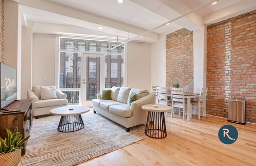 Arts/Warehouse District Apartment | Roami at Churchill | 2 Bedroom w/Balcony