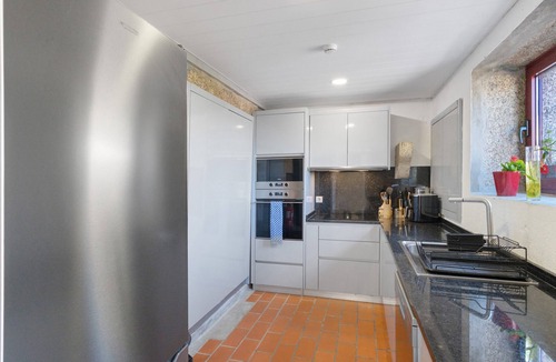Ribeira Apartment | Room 13 – Balcony at Quinta do Avô with Mountain View, Wi-Fi and Air Conditioning