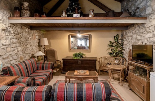 Vila do Conde Apartment | Room 'Casa Do Caldas - Room 6' with Shared Pool, Shared Terrace and Wi-Fi