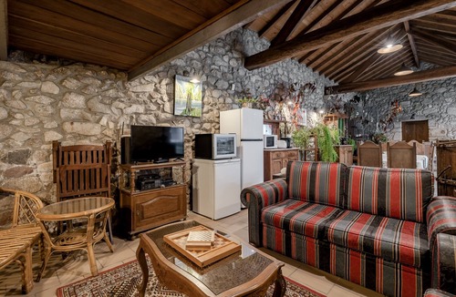 Vila do Conde Apartment | Room 'Casa Do Caldas - Room 6' with Shared Pool, Shared Terrace and Wi-Fi