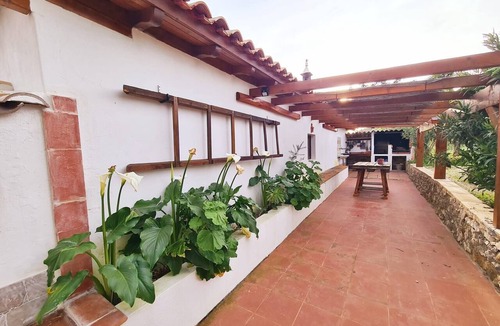 Colegio House | Rural Retreat near Lagos – Private Garden – Family Friendly – Pet Friendly