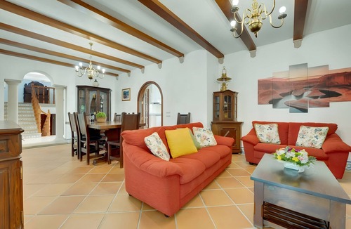 Albufeira Hotel | Serene Spacious Stay | Perfect for Discovering Algarve’s Coastal Gems