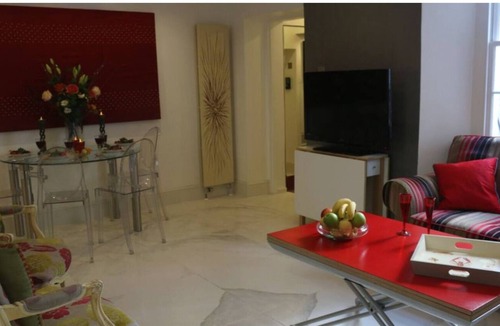 Brompton & Hans Town Apartment | SLEEP 4/5 -COOL SUMMER PLACE - KNIGHTSBRIDGE Tube 5 min walk EARLY Arrival Poss.
