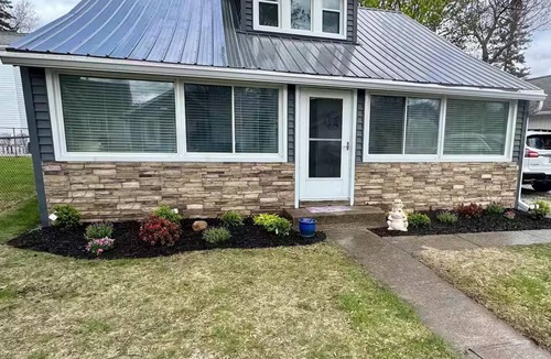 Manitou Beach-Devils Lake House | Spacious 4-bedroom house in lovely Manitou Beach-Devils Lake with AC