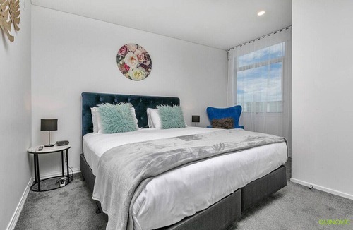 Auckland Central Business District Apartment | Spacious 3-Bed Waterfront Apartment