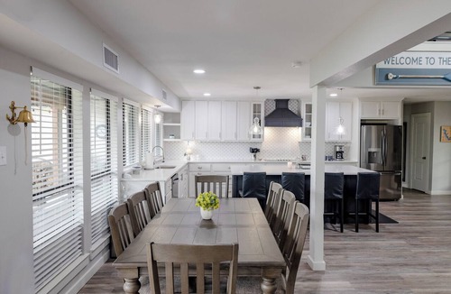 Mabank House | Spacious 6-bedroom house with WiFi and AC in awesome Gun Barrel City Boat Cletes