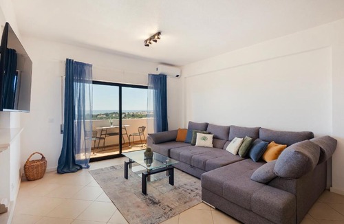 Montechoro Apartment | Spacious Apartment with 360º Views of the Sea by Algarve Dream Holidays