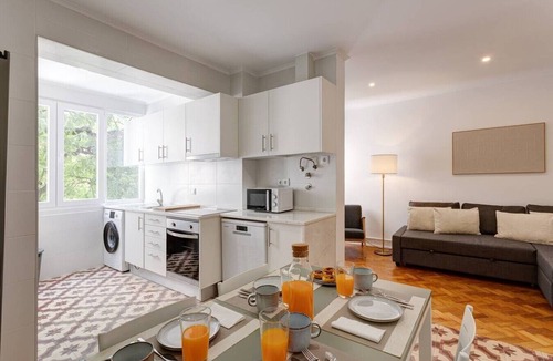 Sao Joao de Deus Apartment | Spacious, Custom-Designed Apartment with Air Conditioning in Areeiro