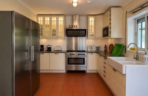 Mafamude Villa | Spacious Family Villa near Porto with BBQ and Private Parking