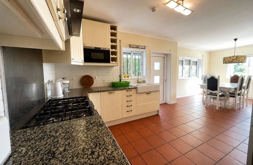 Mafamude Villa | Spacious Family Villa near Porto with BBQ and Private Parking