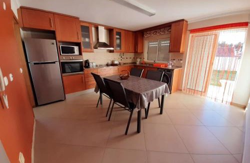 Sao Simao House | Spacious house in Aldeia dos Pinheiros with pool