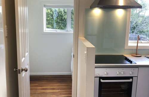 Greenhithe House | Stand-Alone Sunny Modern 3 Bedroom Home - North Shore