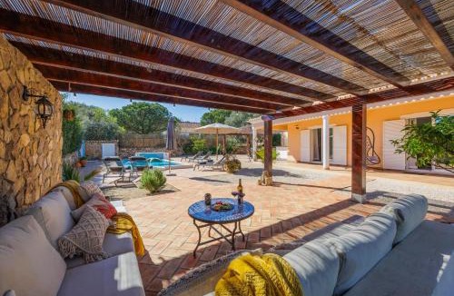 Espargal Villa | Stunning Countryside Villa w Private Garden & Pool
