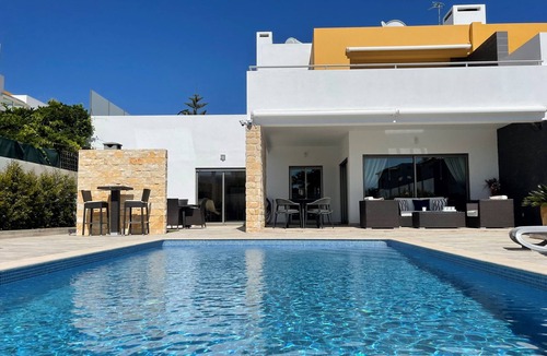 Castelo Villa | Stunning Luxury Villa in High Class Quiet Residential Area - Walkable to Beaches
