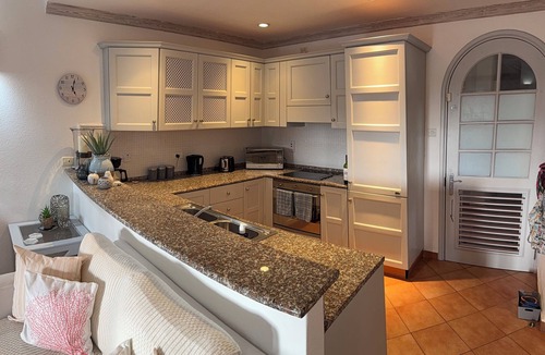 Mount Standfast Apartment | Stunning Penthouse with sea views, exclusive estate with Beach Club Membership