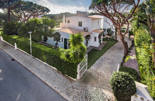 Almancil Villa | Stunning Villa With Private Heated Swimming Pool, 10 Minute Walk To The Beach