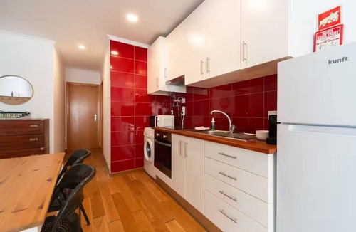 Mouraria Apartment | Stylish 2-Bedroom Apartment with Private Terrace, Just Steps from the Intendente Metro Station