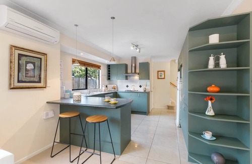 Bucklands Beach House | Stylish Coastal Living Near Auckland City & Malls