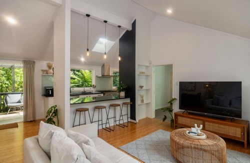 Greenlane - Ellerslie Apartment | Stylish Remuera Retreat| by Furnished Rentals