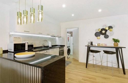 Gaula Apartment | 'Suite' Room with Mountain View, Wi-Fi and Air Conditioning