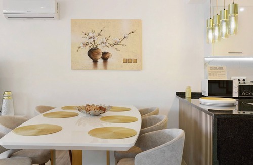 Gaula Apartment | 'Suite' Room with Mountain View, Wi-Fi and Air Conditioning