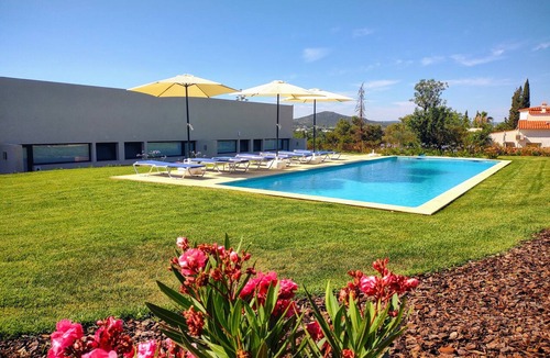 Moncarapacho e Fuseta House | Suites Sunny Hill for a wonderful, carefree vacation in the Algarve.