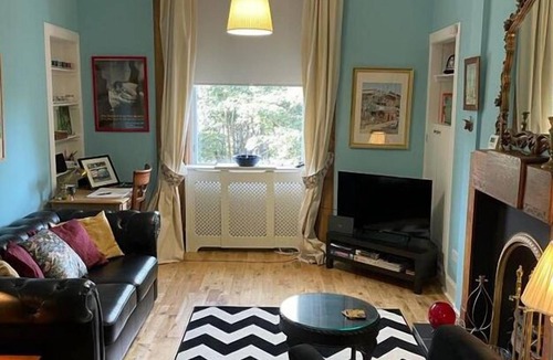 New Town Apartment | Sunny, Edinburgh City Centre Apartment