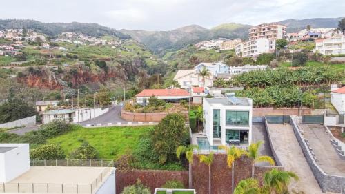 Estrela da Calheta Villa | Sunshine Villa with Optionally Heated Pool 150m above Ocean & Sandy Beach