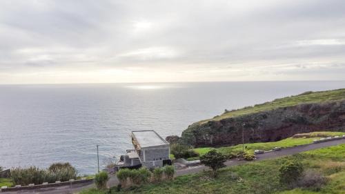 Estrela da Calheta Villa | Sunshine Villa with Optionally Heated Pool 150m above Ocean & Sandy Beach