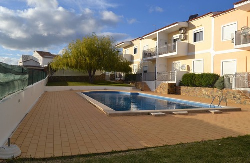 Mosqueira Apartment | T1 Private Condominium with Swimming Pool