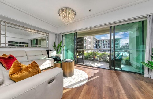 Auckland Central Business District Apartment | The Charming Cracker!
