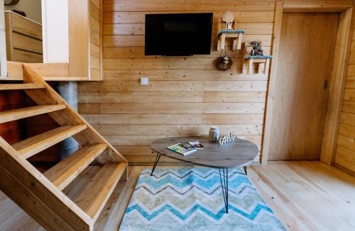 Macieira de Cambra House | The VALLEY, apartamentos em casa de campo nas Montanhas Mágicas - a sala e a cozinha, localizadas numa cabana de madeira, são partilhadas