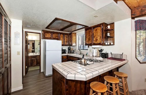 Big Bear City House | Tranquil Cabin with Barbecue and Beautiful Outdoor Living Space in Big Bear Lake, California
