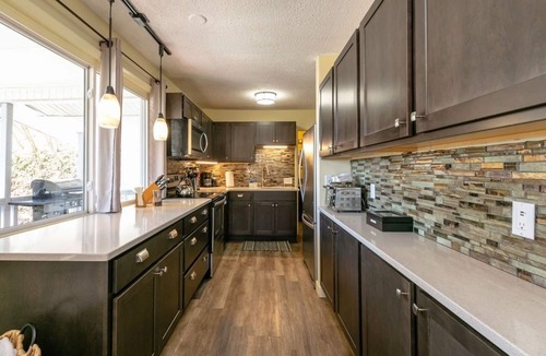 East End - Valley Street Ski Chalet | Upper Berne Chalet 4 Mins to DT AVL, 10 Mins to Blue Ridge Parkway, Dog Friendly
