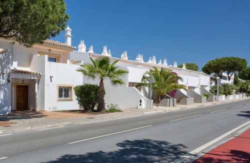 Vale do Garrao House | V2 Garrão 650m from the beach by Interhome
