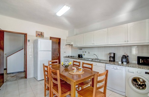 Maritenda Villa | Vila Casa do Cerro with Pool, Garden & Wi-Fi