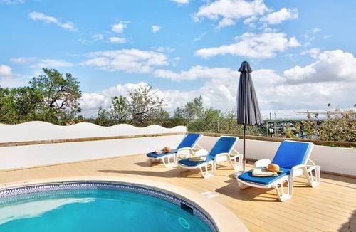 Maritenda Villa | Vila Casa do Cerro with Pool, Garden & Wi-Fi