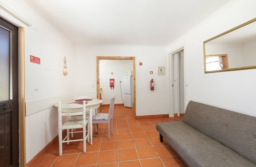 Palhais House | Vila Natura – Secret Retreat T1 with Shared Terrace, Shared Garden and Wi-Fi