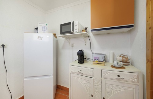 Palhais House | Vila Natura – Secret Retreat T1 with Shared Terrace, Shared Garden and Wi-Fi