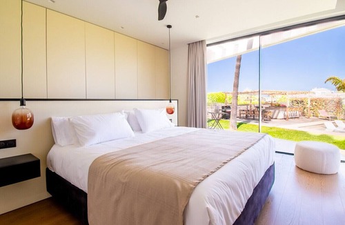 Vale de Centianes Villa | Villa Cactus, modern villa with two private swimming pools walking distance to the beach