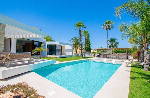 Vale de Centianes Villa | Villa Cactus, modern villa with two private swimming pools walking distance to the beach