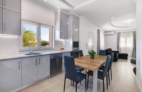 Pera Villa | Villa 'Casa Amma' with Private Garden, Wi-Fi and Air Conditioning
