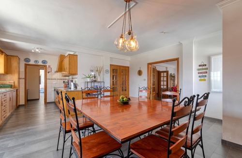 Ribamar House | Villa Casa Branca I Spacious Retreat for 12p