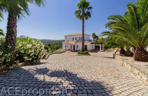 Apra Villa | Villa 'Casa Jonquilles' with Mountain View, Wi-Fi and Air Conditioning
