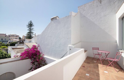 Sao Bras de Alportel Villa | Villa 'Casa Rosa' with Private Terrace and Wi-Fi