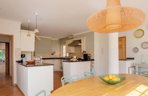 Colegio Villa | Villa Estrelicias, large swimming pool, tennis court, wooded park, near Lagos