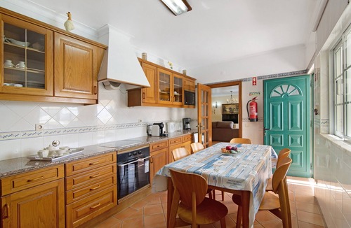 Urbanizacao dos Calicos House | "Villa Guisado" Vacation Home with Pool, Terraces, and Wi-Fi